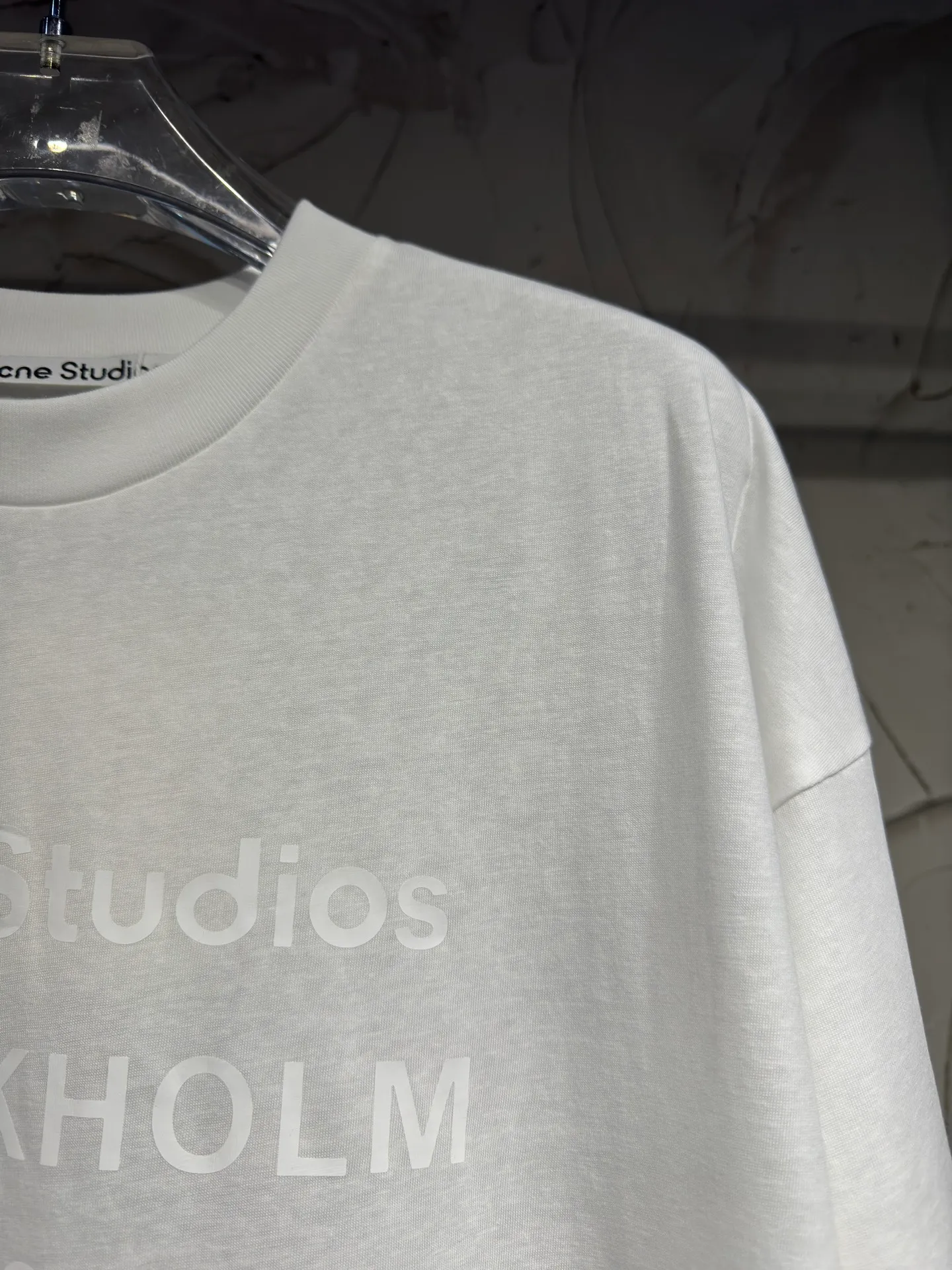 Acne Studios High Quality Classic Series minimalist dark printed logo, 26ss autumn and winter New Arrival new color, short-sleeved and long-sleeved bottoming shirt made by Acne, imported machine hot stamping process in the front and center, low-key and noble snowflake cotton fabric with slightly transparent texture, comfortable and Breathable. The short sleeves are refreshing and casual, and the long sleeves are suitable for layering. Round neck and loose version, regardless of body shape, same style for men and women. The wardrobe is always missing a basic white T Sizes: S M L XL